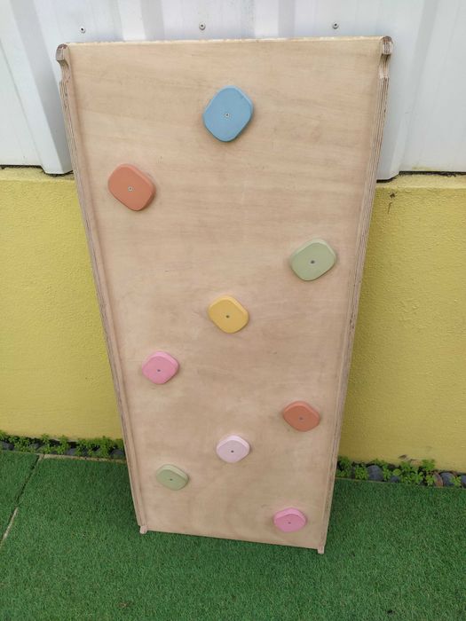 Triângulo de pikler com escalada e rampa