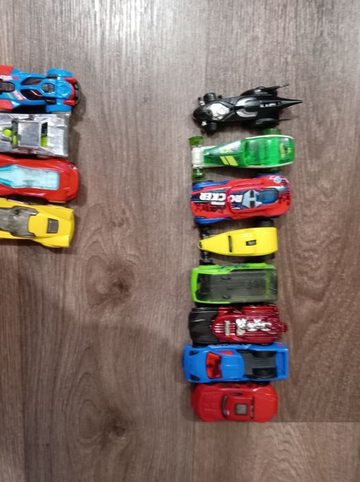 Продаю оригінальні Hot Wheels! 
Ціна від 40 до 70 грн за машинку.
Ос