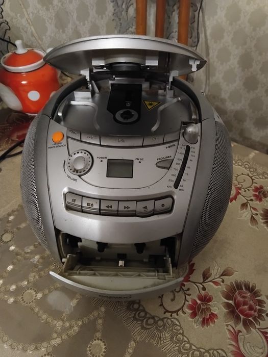 Магнитофон  Део продам.