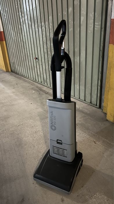Aspirador NILFISK Vu500 15