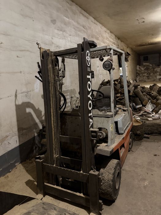 Погрузчик Toyota