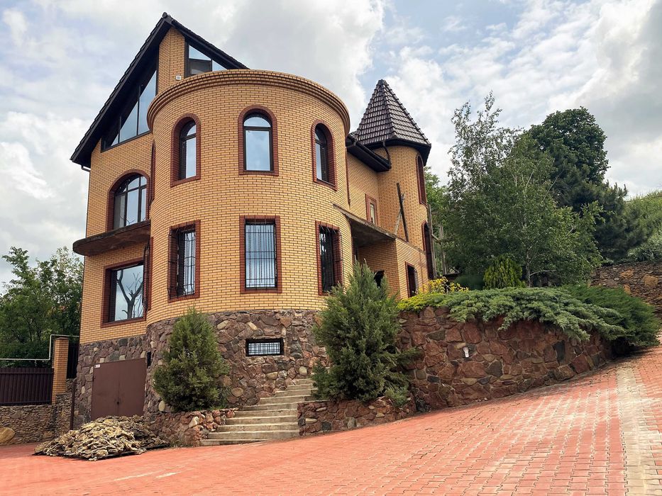 Дом в Маяках со своим выходом в р. Днестр.