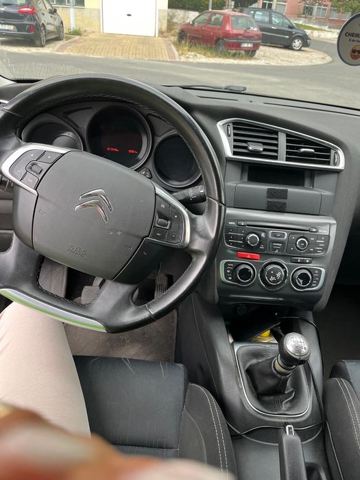 Carro Citroen C4 2014