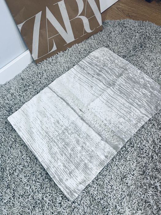 Kremowa bezowa poszewka na poduszke jaska we wzory boho