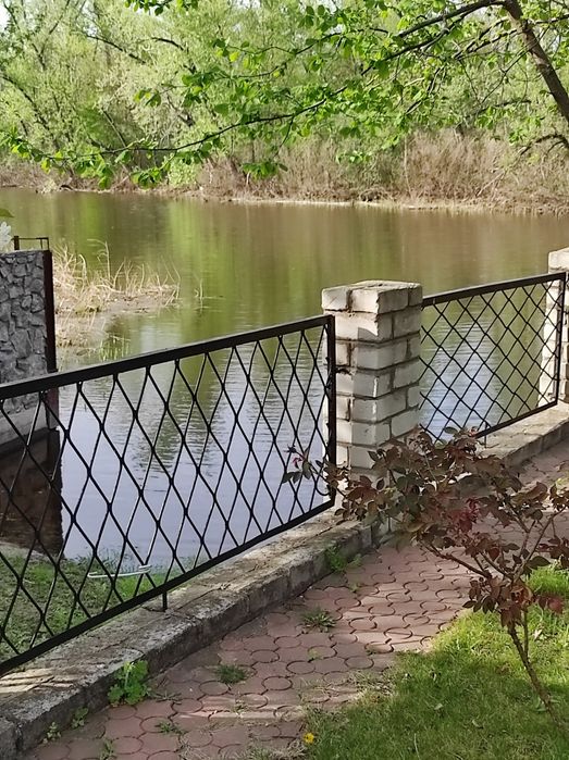 Продам дом со своим берегом! Река Днепр, лиственный лес, Газ, 195 м.кв