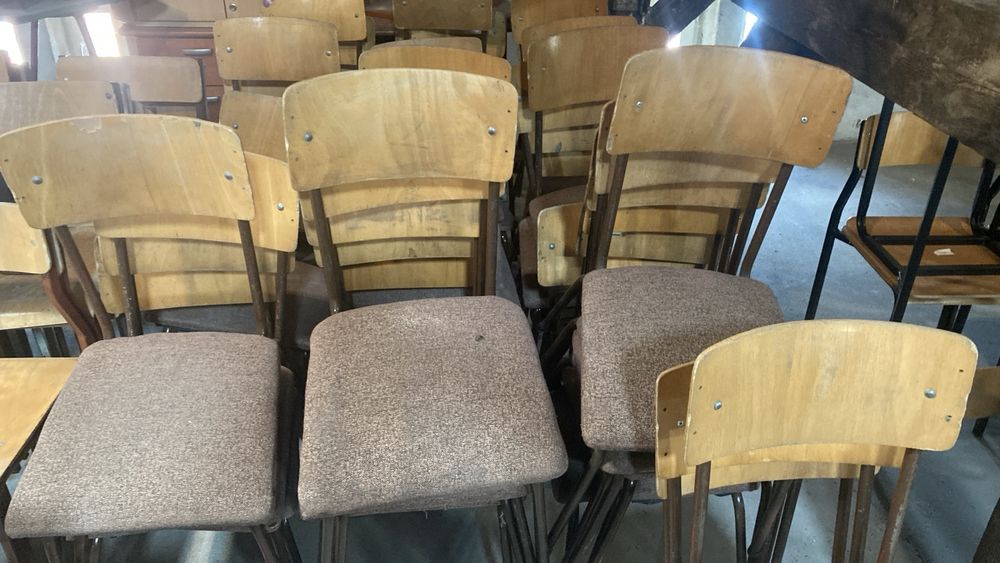 Krzesła używane.