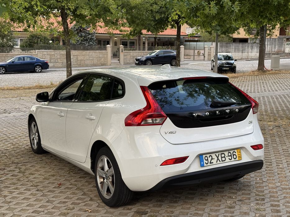 Volvo V40 economico e seguro (5.1L/100km)