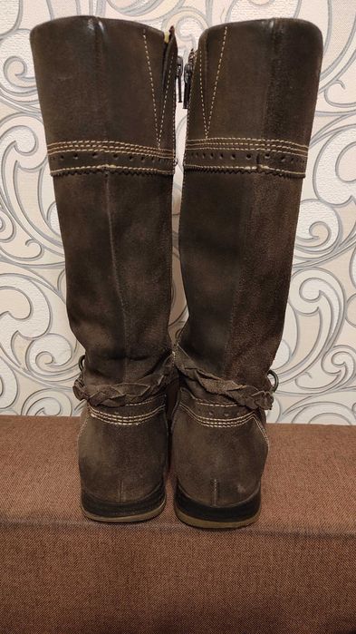 Демісезонні жіночі замшеві чоботи