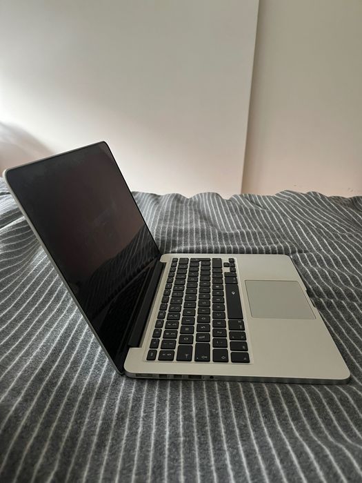 MacBook Pro (Retina, 13-inch, Early 2015)64737812552962122