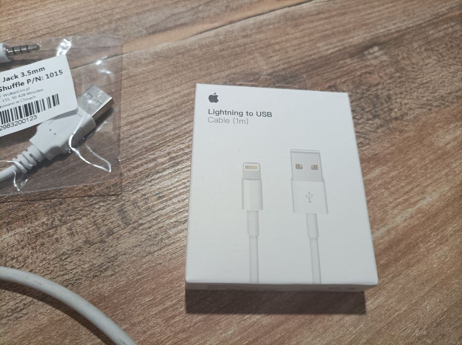Zestaw ładowarek, kabli Apple. Stan bardzo dobry lub nie używany.