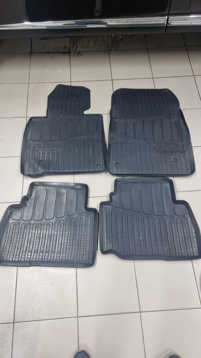 Резиновые коврики Toyota Land Cruizer 200