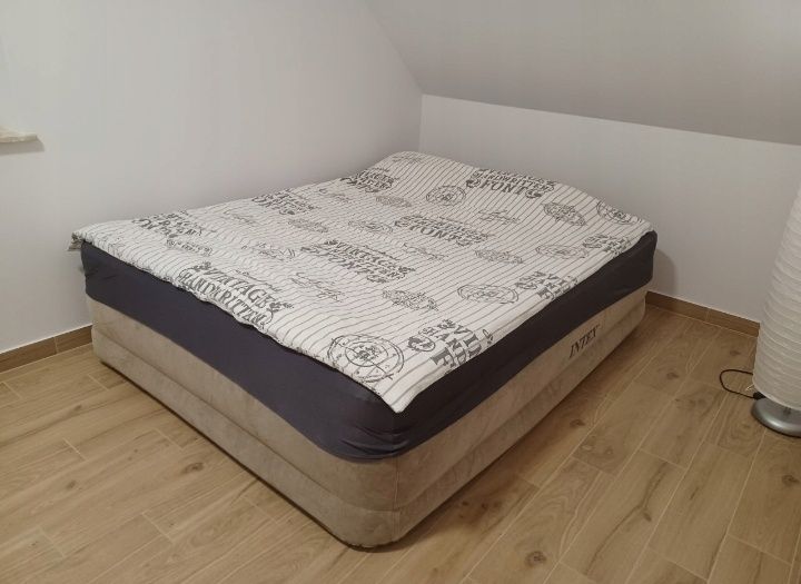 Materac dmuchany Intex Ultra Plush 203x152x46 pompka