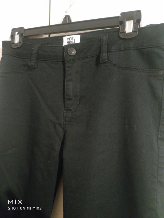 Czarne spodnie damskie. Vero moda.