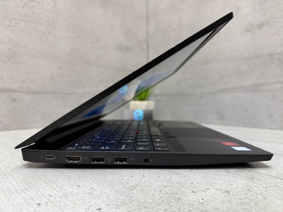 I7-8565u/Стильний ноутбук Lenovo E590/8gb ddr4/Radeon/15.6"