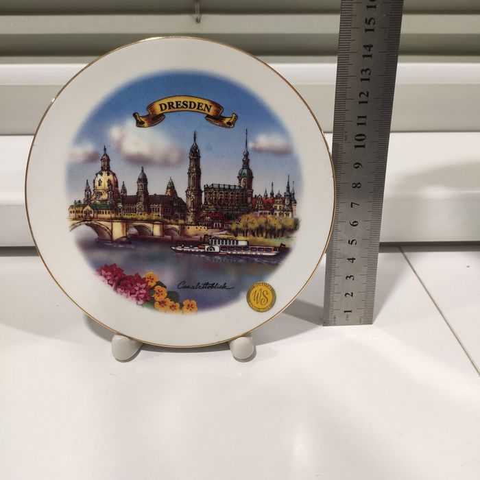 Декоративная фарфоровая тарелка с подставкой Дресден Dresden