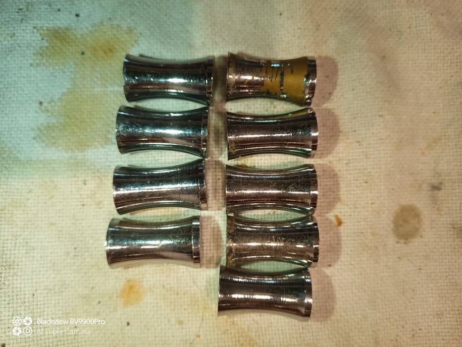 Nove puxadores pequeninos em latão maciço