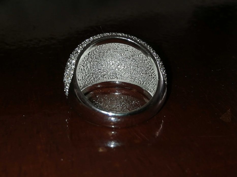 AGORA A METADE DO PREÇO - Anel muito elegante para presente