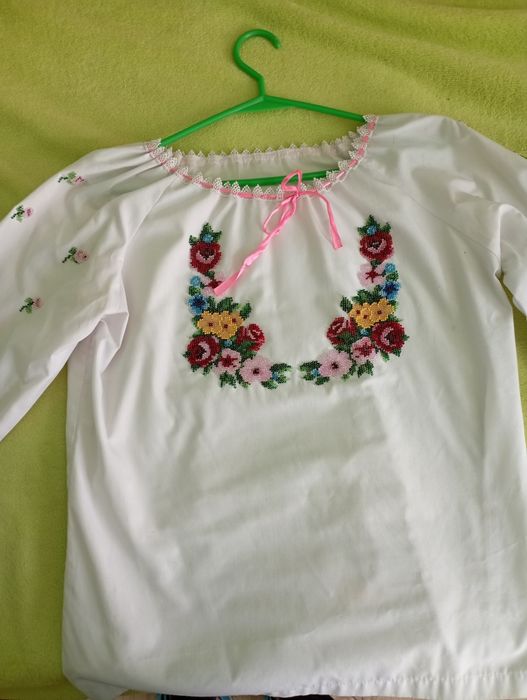 Продам вишиту блузку для дівчинки