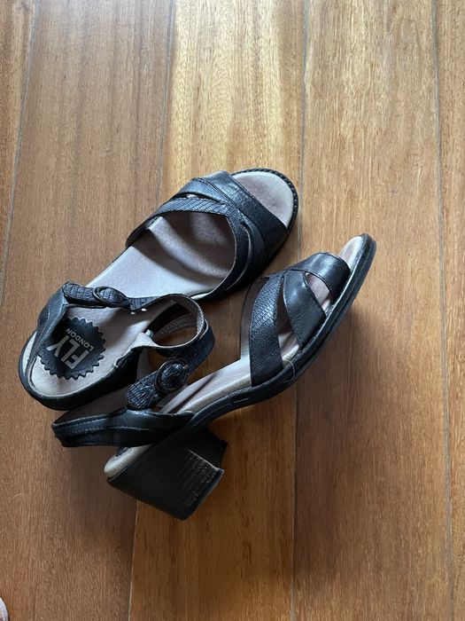 Sandálias Fly London