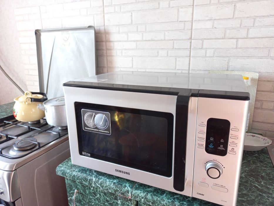 Продам микроволновую печь Samsung