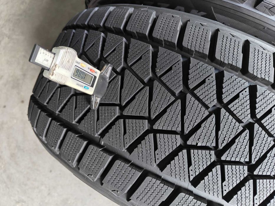 R20 275 40 шини 2шт зимові Bridgestone Blizzak DM-V2 як Нові преміум