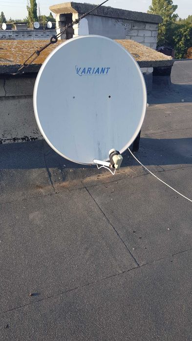 Набір з двох супутникових антен з 4-ма головками та кріпленнями