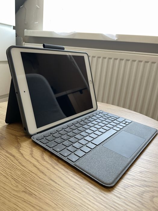 iPad 8th gen 32 GB Case z klawiaturą Logitech Combo Touch