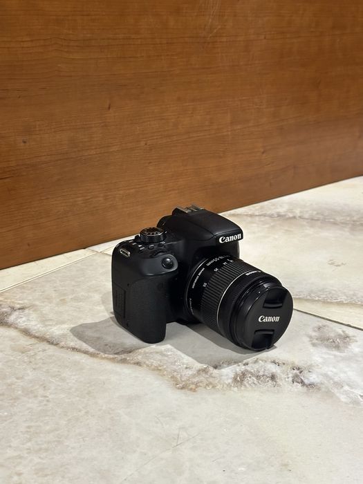 Canon 800D 18-55 дзеркальний фотоапарат