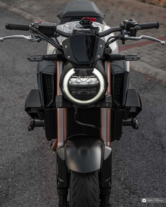 Honda CB650R | **AKRAPOVIC AVERBADO NO LIVRETE** | Full Extras | Impecável