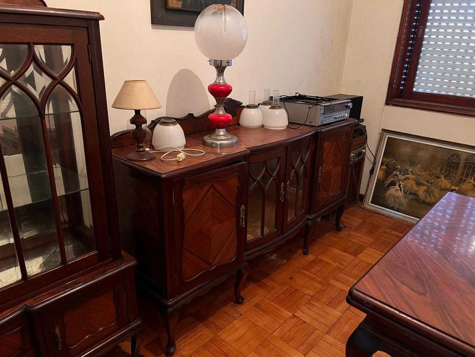 Aparador / Móvel de Sala em Madeira Maciça – Estilo Clássico