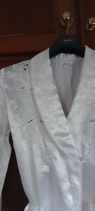 Robe/ roupão de cetim bordado