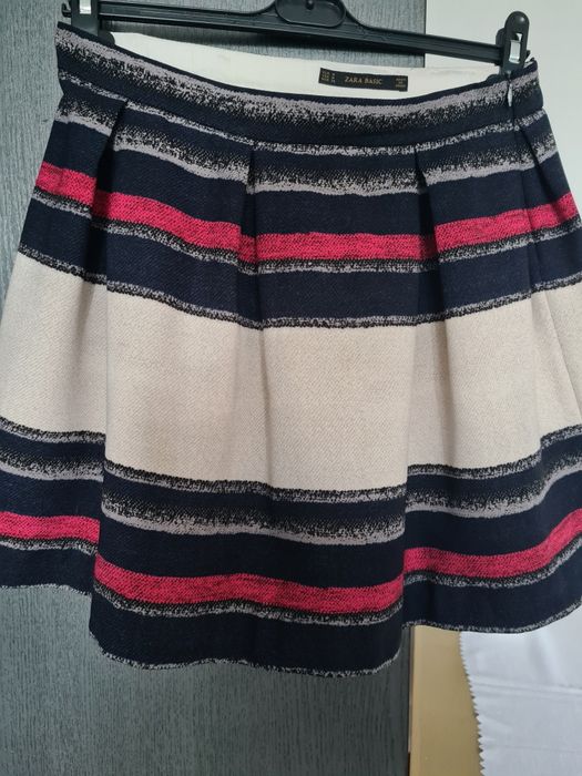 Spódnica  w  fałdki,  Zara Classic,  L