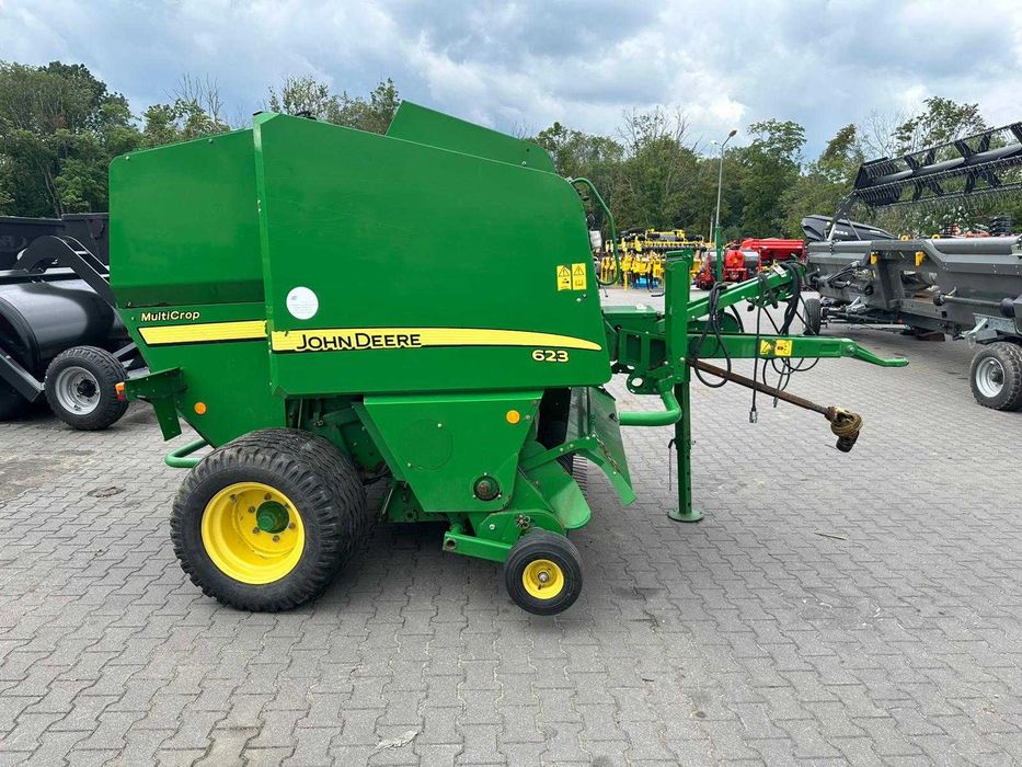 Prasa John Deere 623 MultiCrop