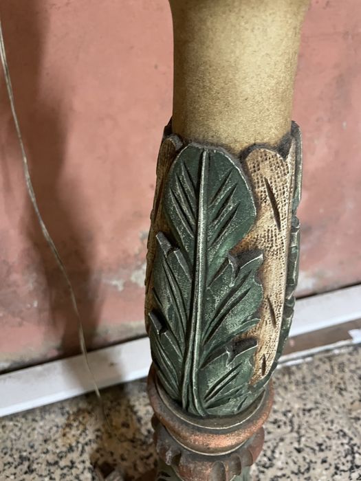 Candeeiro de pé todo trabalhado à mão