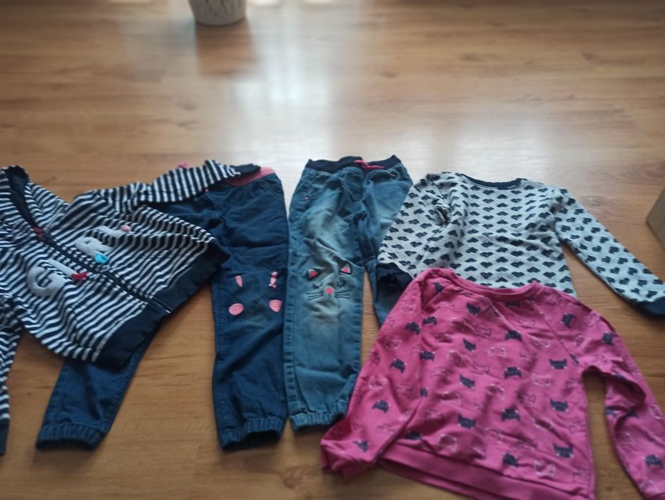 Zestaw ubrań dla dziewczynki w r. 122