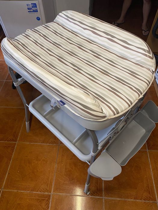 Banheira e trocador de fraldas chicco cuddle & bubble