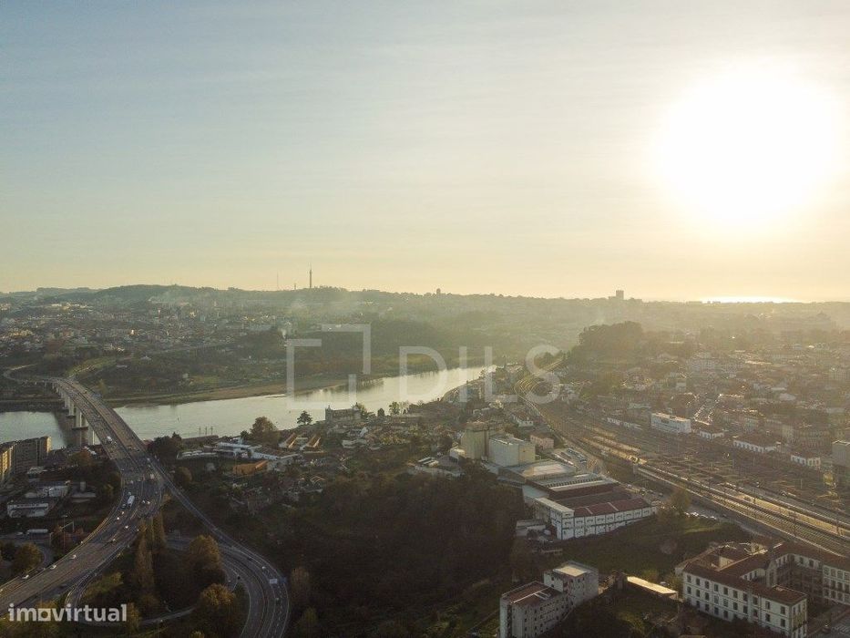 Apartamento T0 com varanda, em novo empreendimento, no Porto
