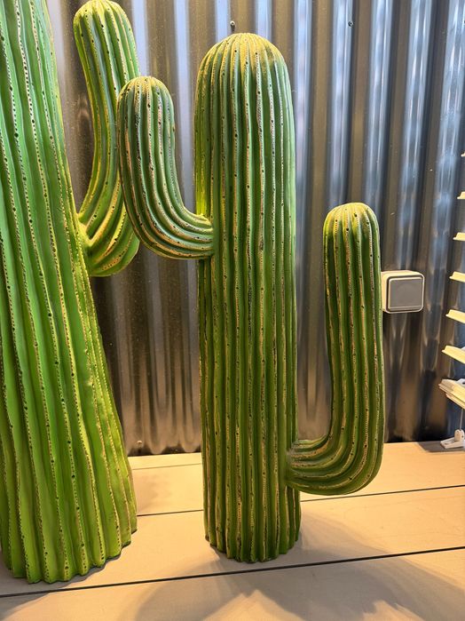 2 magníficos cactos decorativos, preço novo 339 €