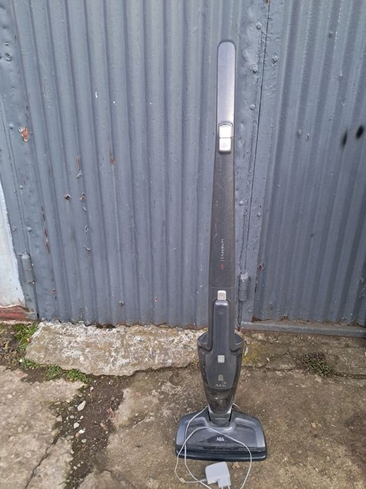Odkurzacz pionowy akumulatorowy AEG