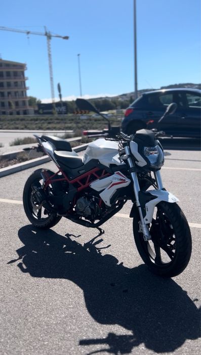 Benelli bn 125 branca