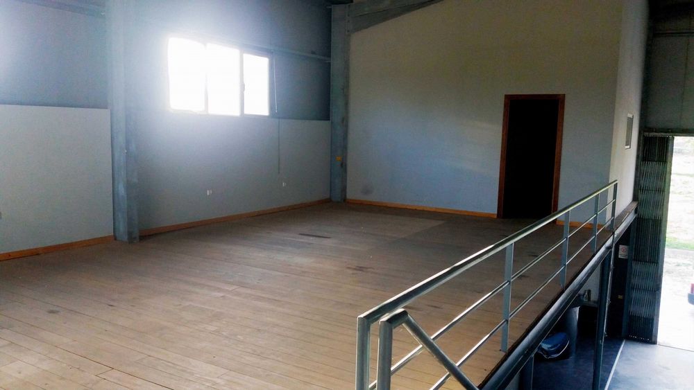 Pavilhão / Armazém - Arrendamento