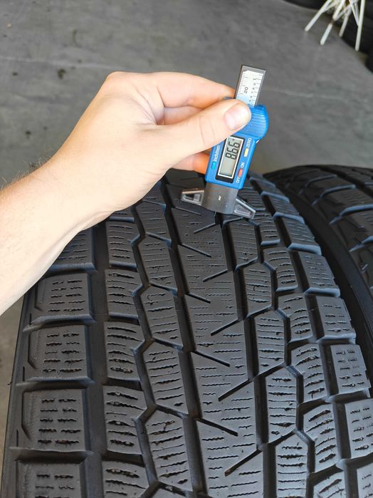 Yokohama R18 235 55 зимові шини липучки в доброму стані 23р Японія