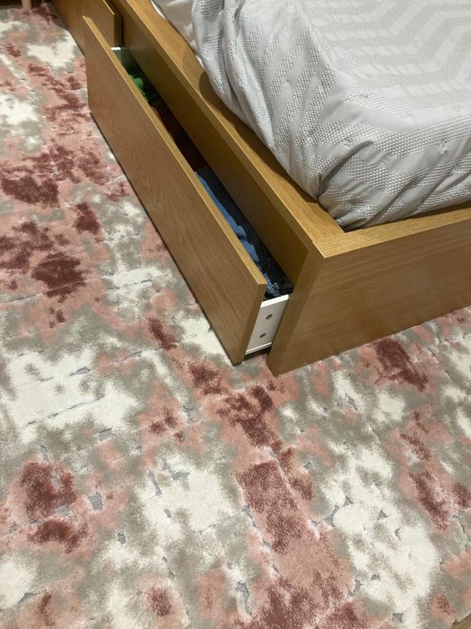 Cama casal 160x200, 4 gavetoes de arrumacao e estrado