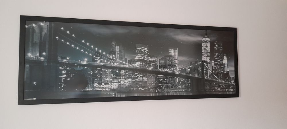 Quadro com moldura em madeira