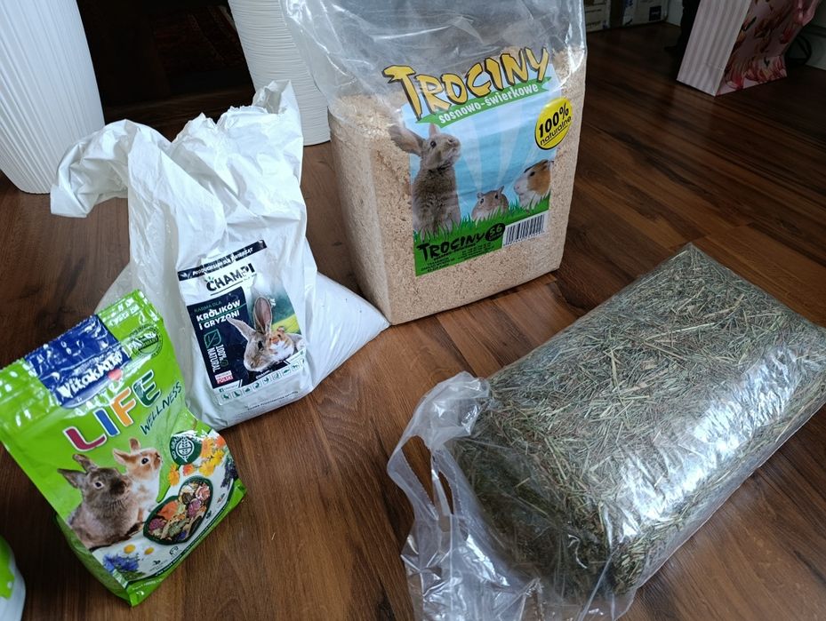 Akcesoria dla gryzonia chomika domek huśtawka transporter miska trociny słoma karma