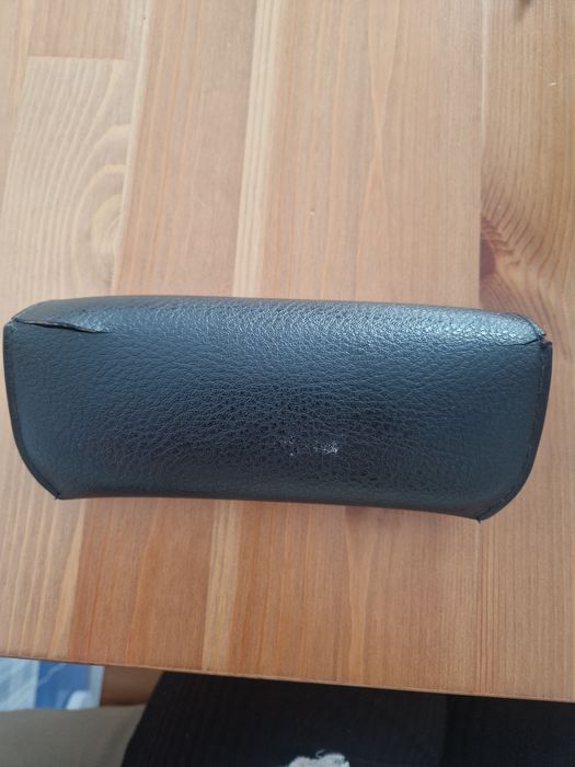 Óculos Ray Ben com marcas de uso. Preço negociável