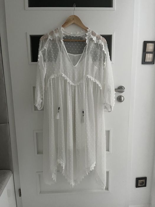 Biala sukienka w stylu boho .