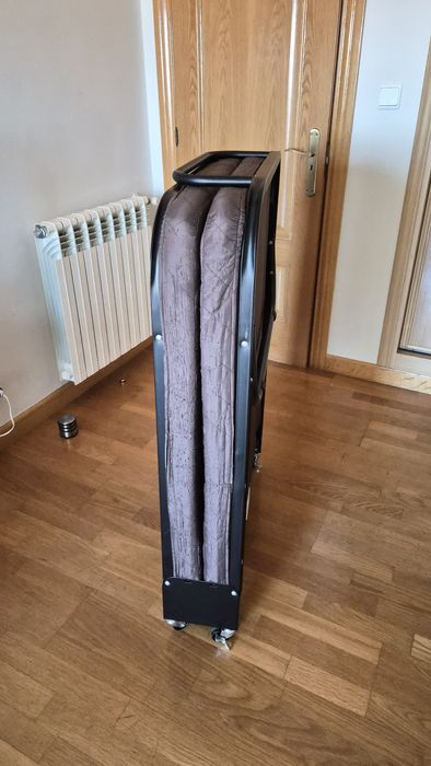Cama dobrável móvel