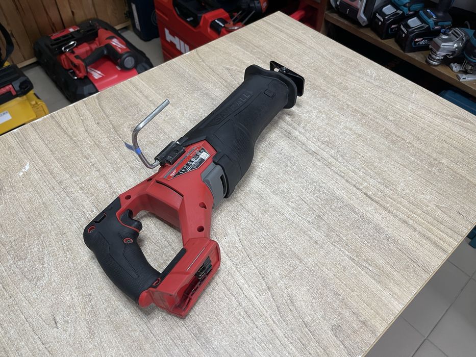 Milwaukee M18 FSZ / безщіткова шабельна пила Мілвокі