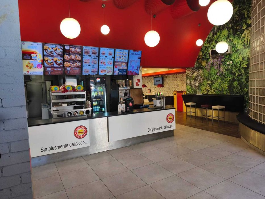 Restaurante em funcionamento - Trespasse em Alcântara | 189 m² e esplanada